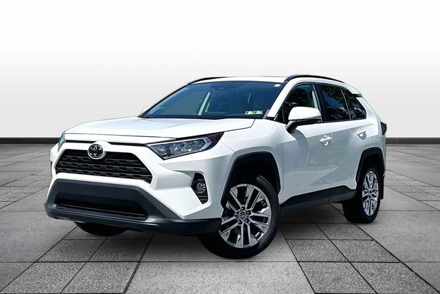 Used 2021 Toyota RAV4 XLE Premium AWD/4WD image 4