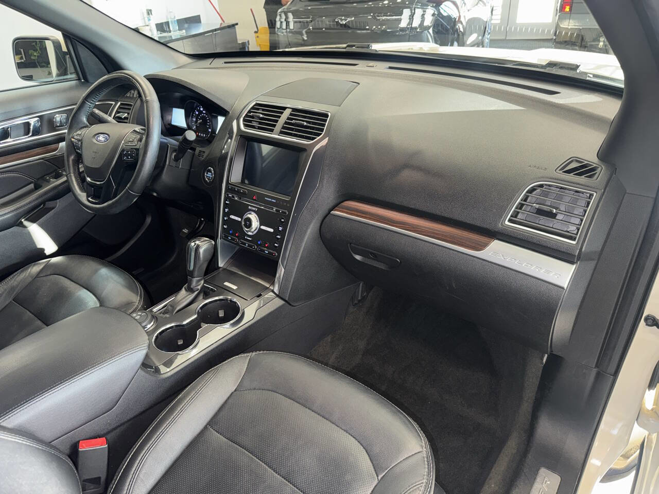Used 2018 Ford Explorer Limited w/ Equipment Group 301A image 27