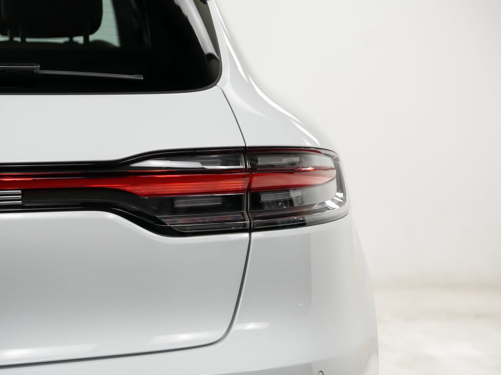 Certified 2023 Porsche Macan AWD/4WD image 12