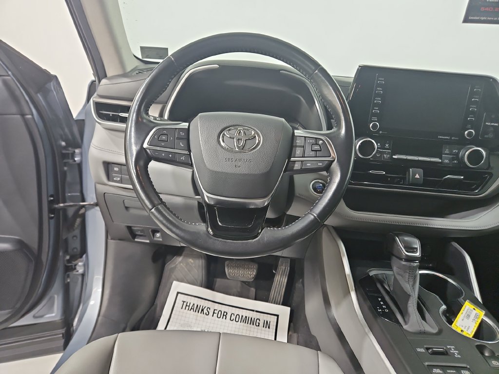 Used 2020 Toyota Highlander XLE AWD/4WD image 14