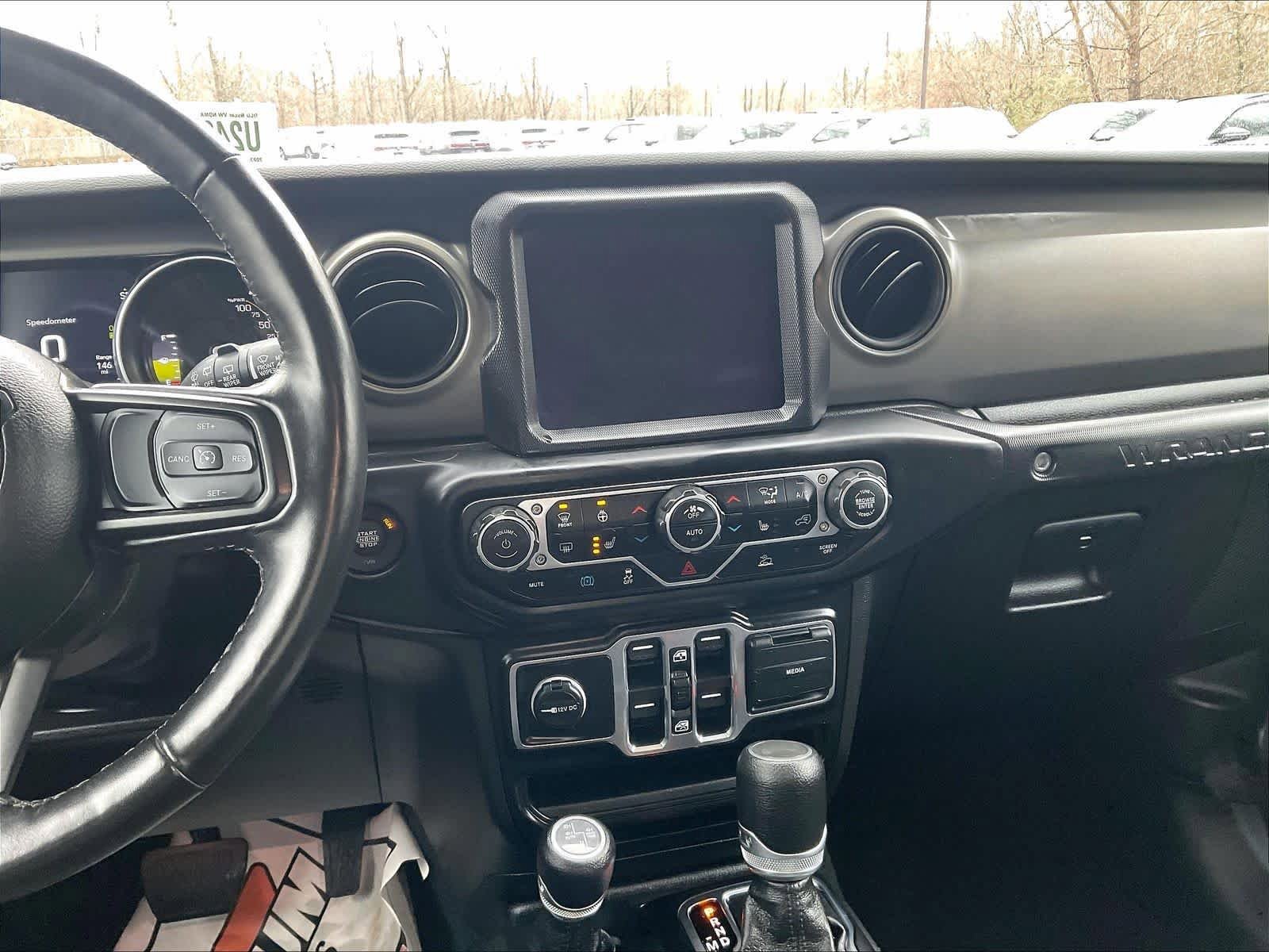 Used 2023 Jeep Wrangler Unlimited w/ Cold Weather Group AWD/4WD image 18