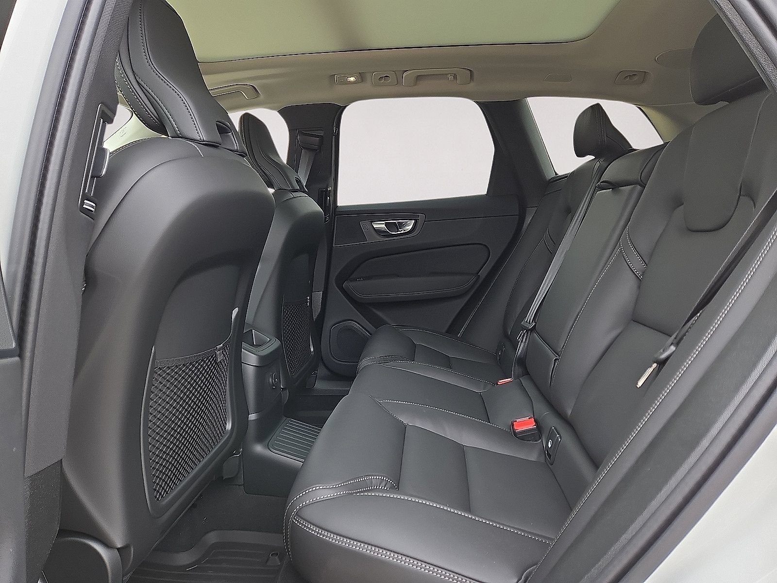 New 2026 Volvo XC60 T8 Ultra w/ Protection Package Premier AWD/4WD image 11