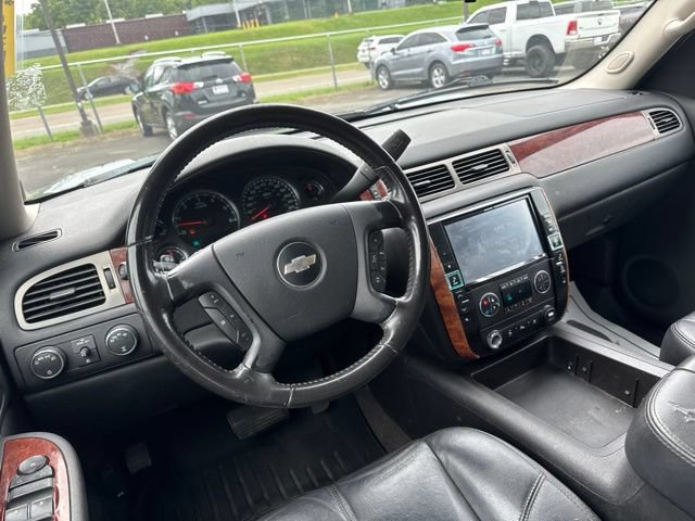Used 2009 Chevrolet Suburban LT AWD/4WD image 12