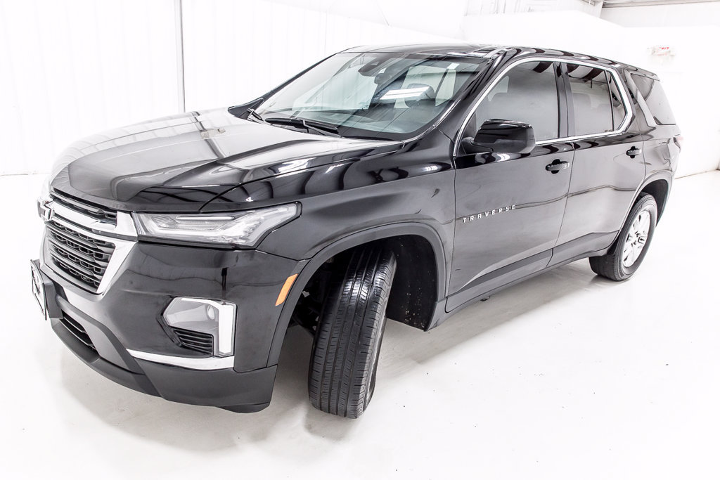 Used 2023 Chevrolet Traverse LS w/ LPO, Cargo Package FWD image 2