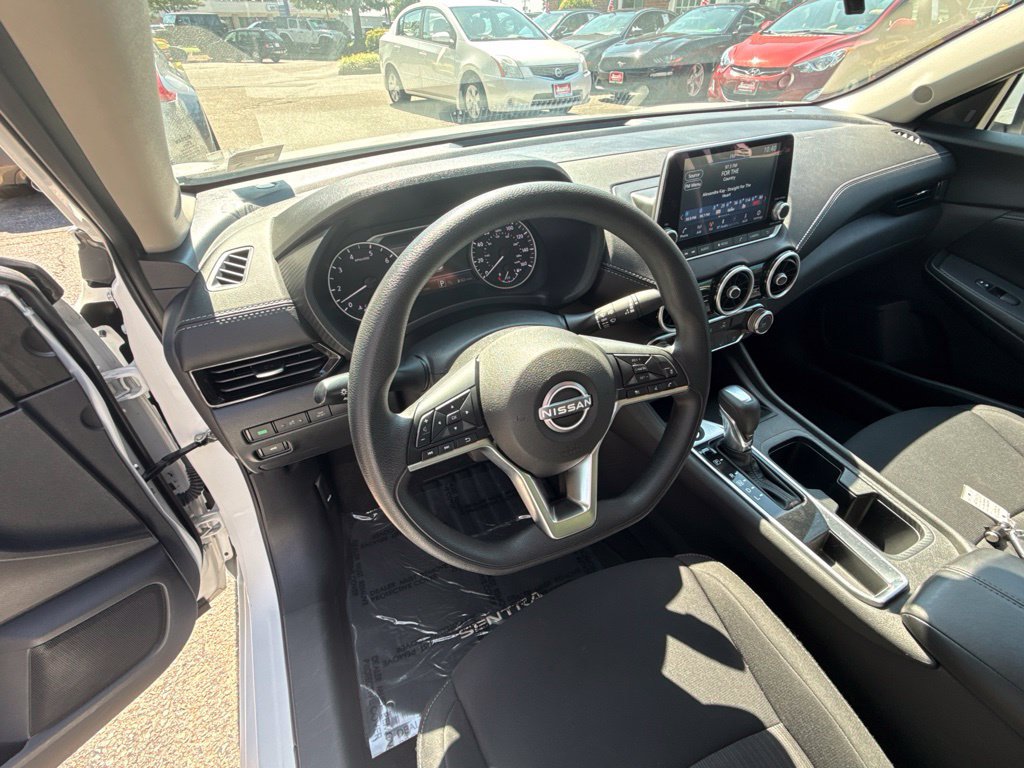 Used 2024 Nissan Sentra SV FWD image 15
