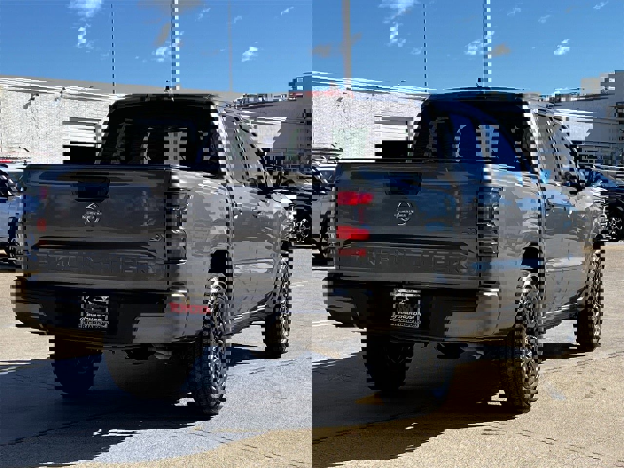 Used 2023 Nissan Frontier SV image 4