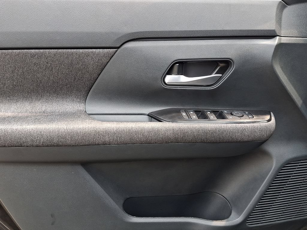 Certified 2025 Nissan Kicks SV AWD/4WD image 13