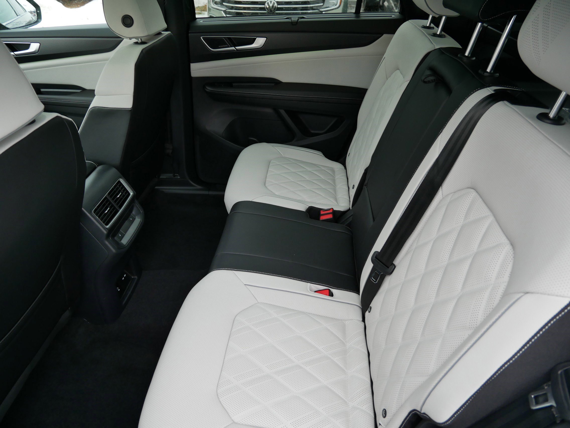 New 2026 Volkswagen Atlas Cross Sport SEL Premium R-Line image 8