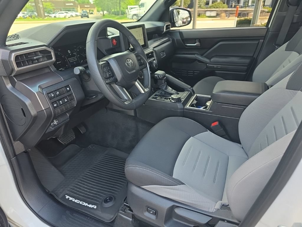 Certified 2025 Toyota Tacoma TRD Off-Road AWD/4WD image 12