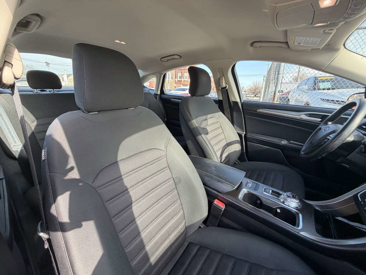 Used 2018 Ford Fusion SE w/ Fusion SE Technology Package image 25