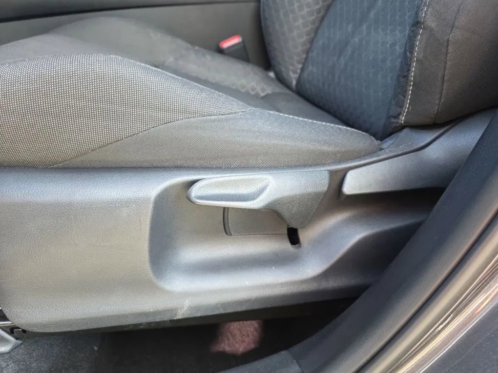 Used 2020 Toyota C-HR LE FWD image 15