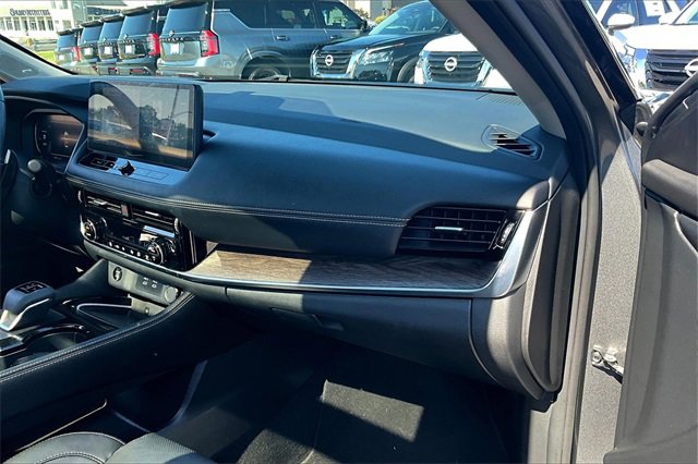 Certified 2024 Nissan Rogue Platinum image 23