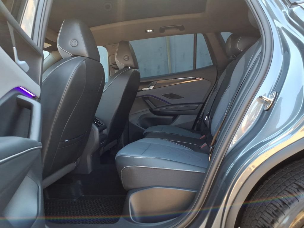 Certified 2026 Volkswagen Tiguan SE R-Line FWD image 21