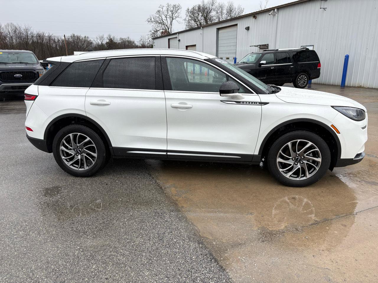 Used 2022 Lincoln Corsair AWD w/ Equipment Group 101A image 2