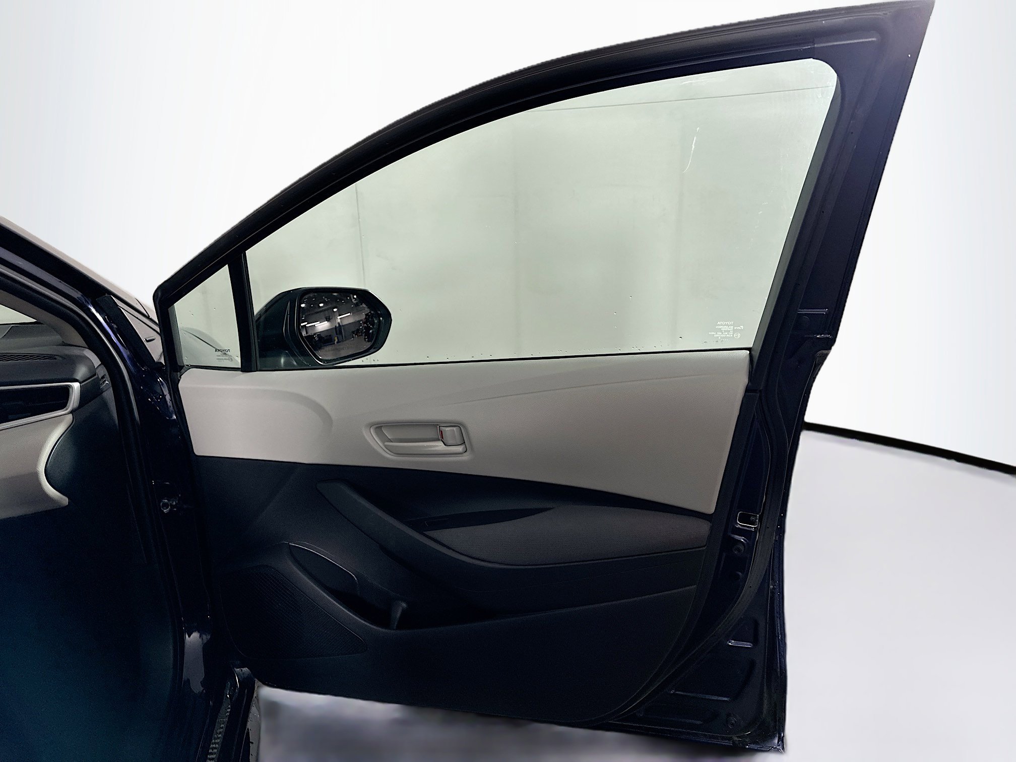 Used 2023 Toyota Corolla LE w/ LE Convenience Package image 30