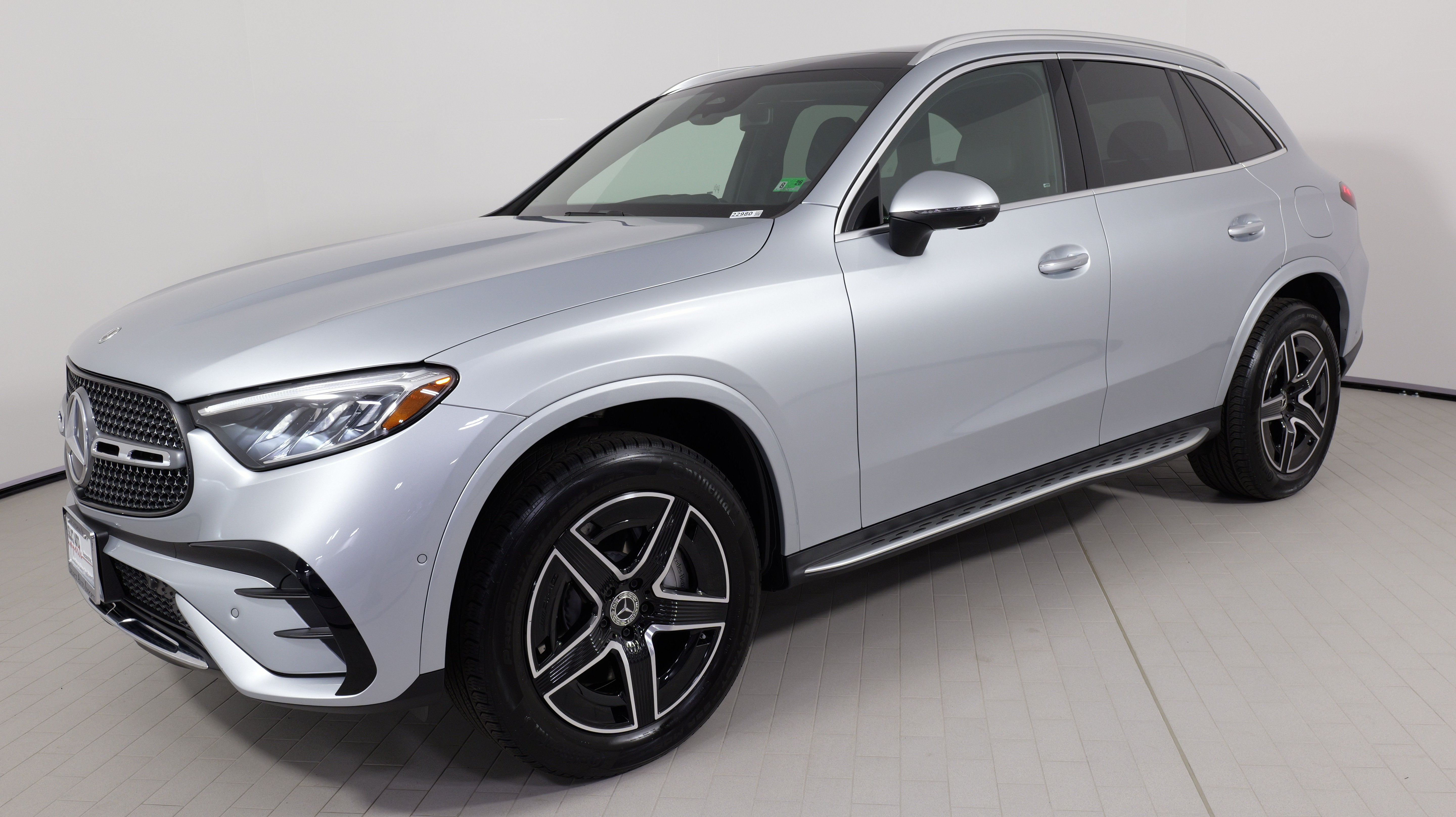Used 2025 Mercedes-Benz GLC 350e 4MATIC image 4
