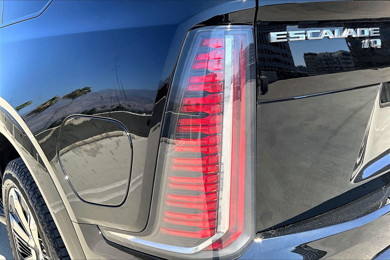 New 2026 Cadillac Escalade IQ Luxury 2 w/ LPO, Floor Liner Package AWD/4WD image 15