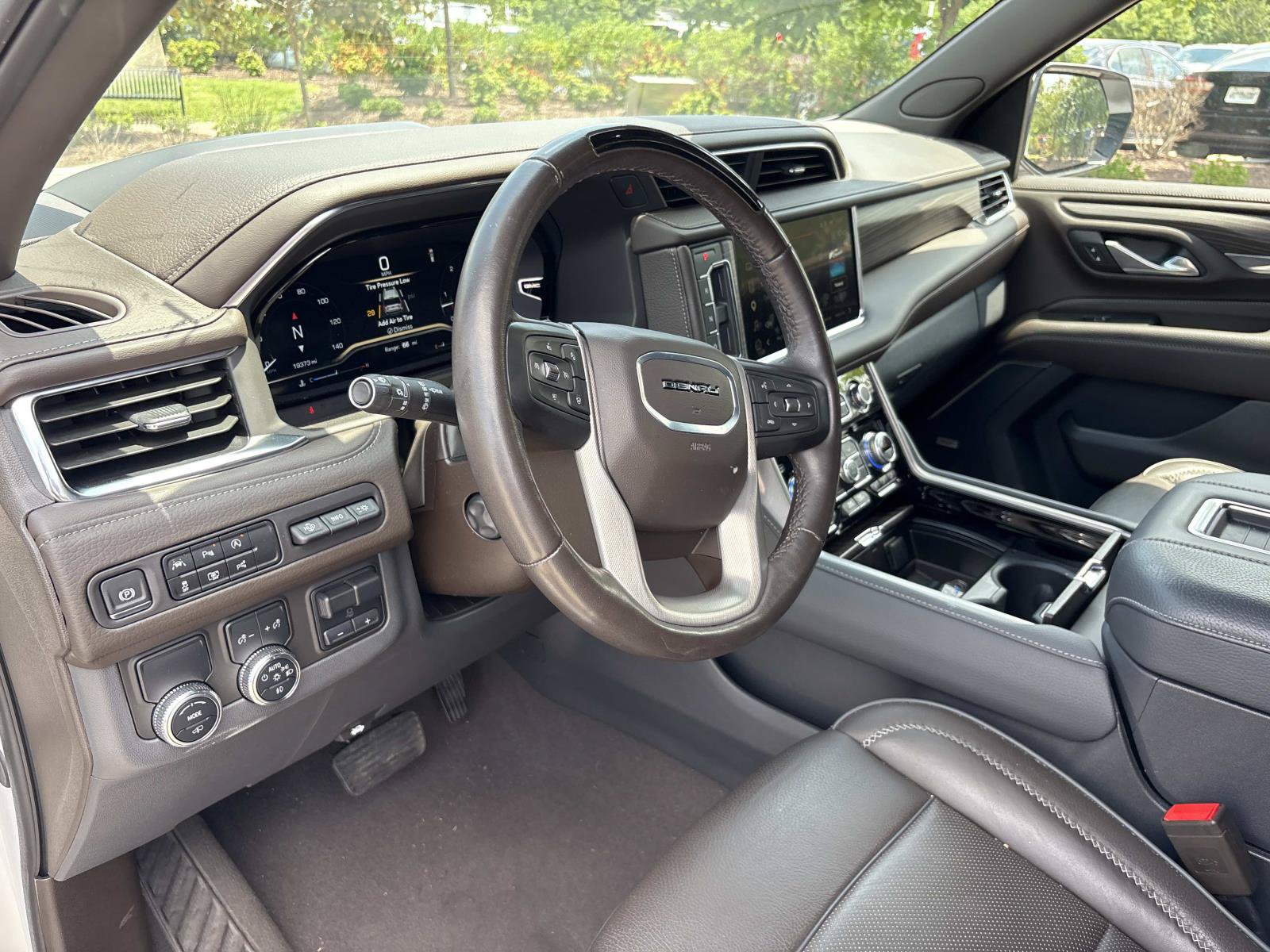 Used 2024 GMC Yukon Denali w/ Denali Reserve Package RWD image 18