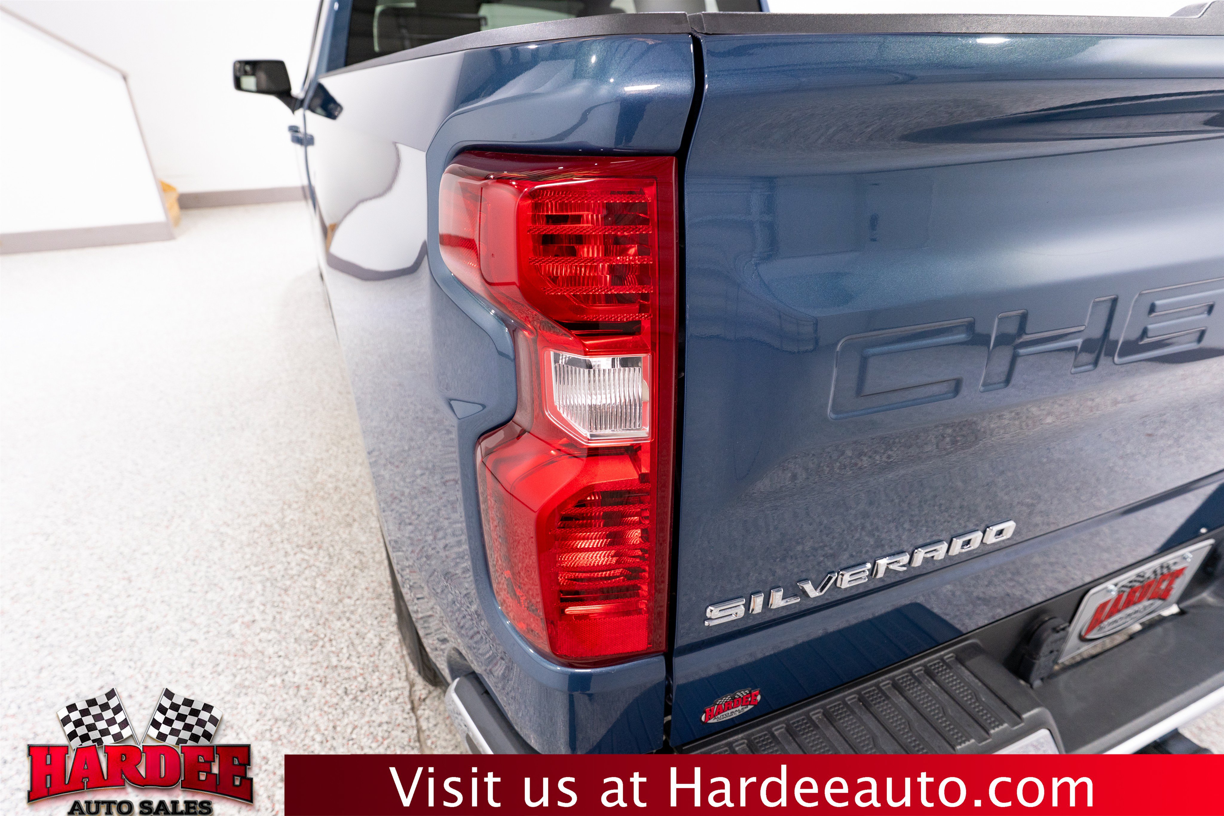 Used 2024 Chevrolet Silverado 1500 LT RWD image 9