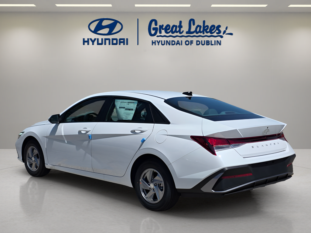 New 2026 Hyundai Elantra SE FWD image 3