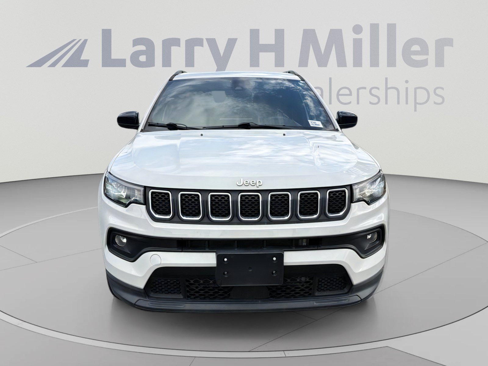 Used 2023 Jeep Compass Latitude AWD/4WD image 9