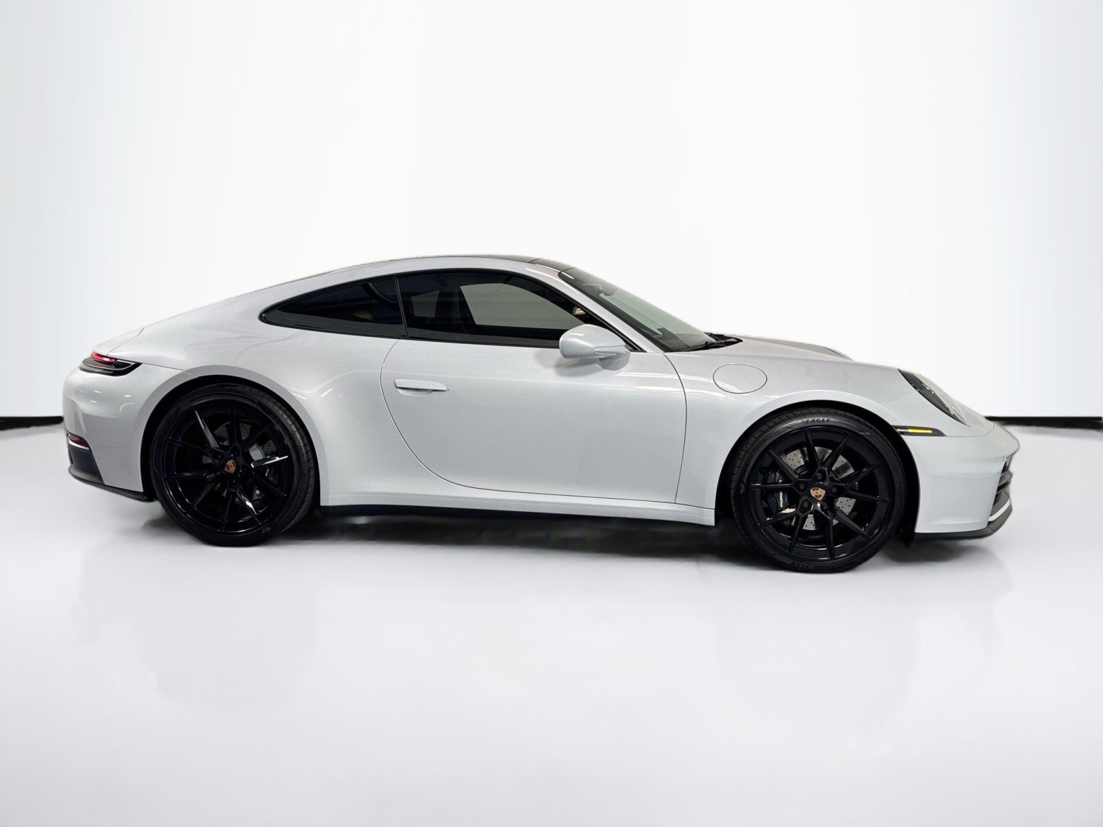 Used 2025 Porsche 911 Carrera image 8