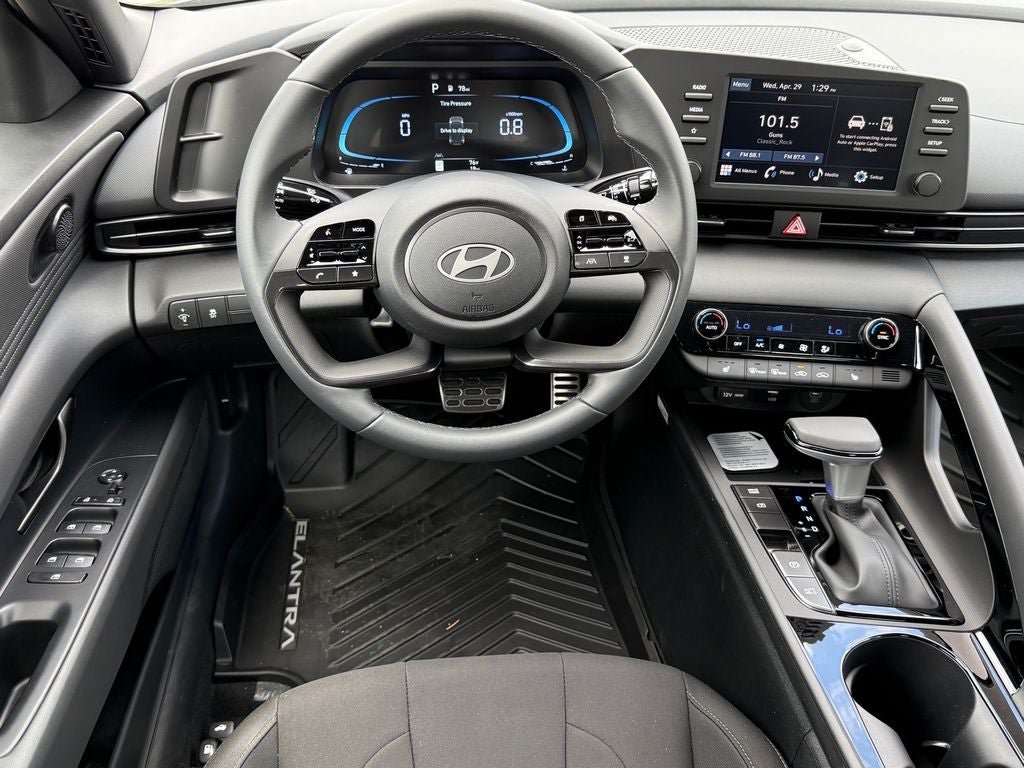 New 2026 Hyundai Elantra SEL Sport FWD image 15