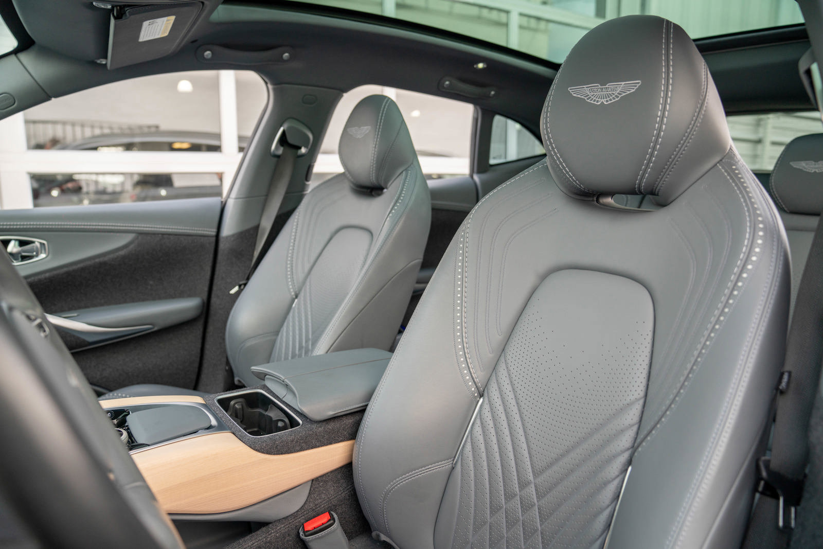 Used 2021 Aston Martin DBX image 12