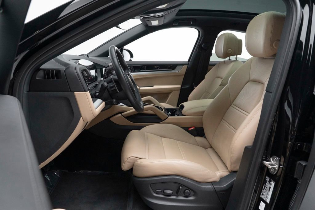 Used 2024 Porsche Cayenne Coupe image 15