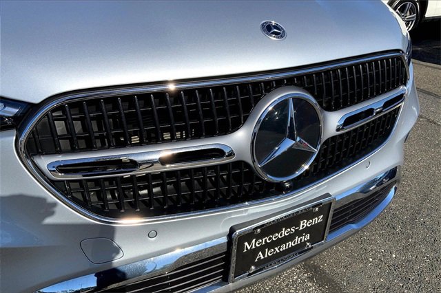 Used 2025 Mercedes-Benz GLC 300 4MATIC image 27