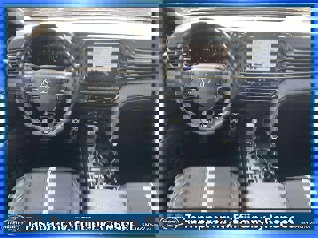 Used 2025 Toyota Camry SE image 13