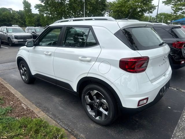 Used 2025 Hyundai Venue SEL FWD image 7