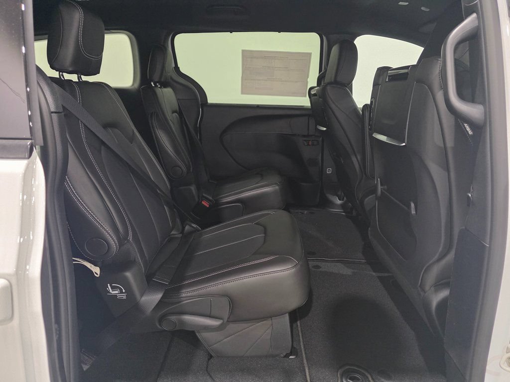 New 2026 Chrysler Pacifica Select FWD image 27