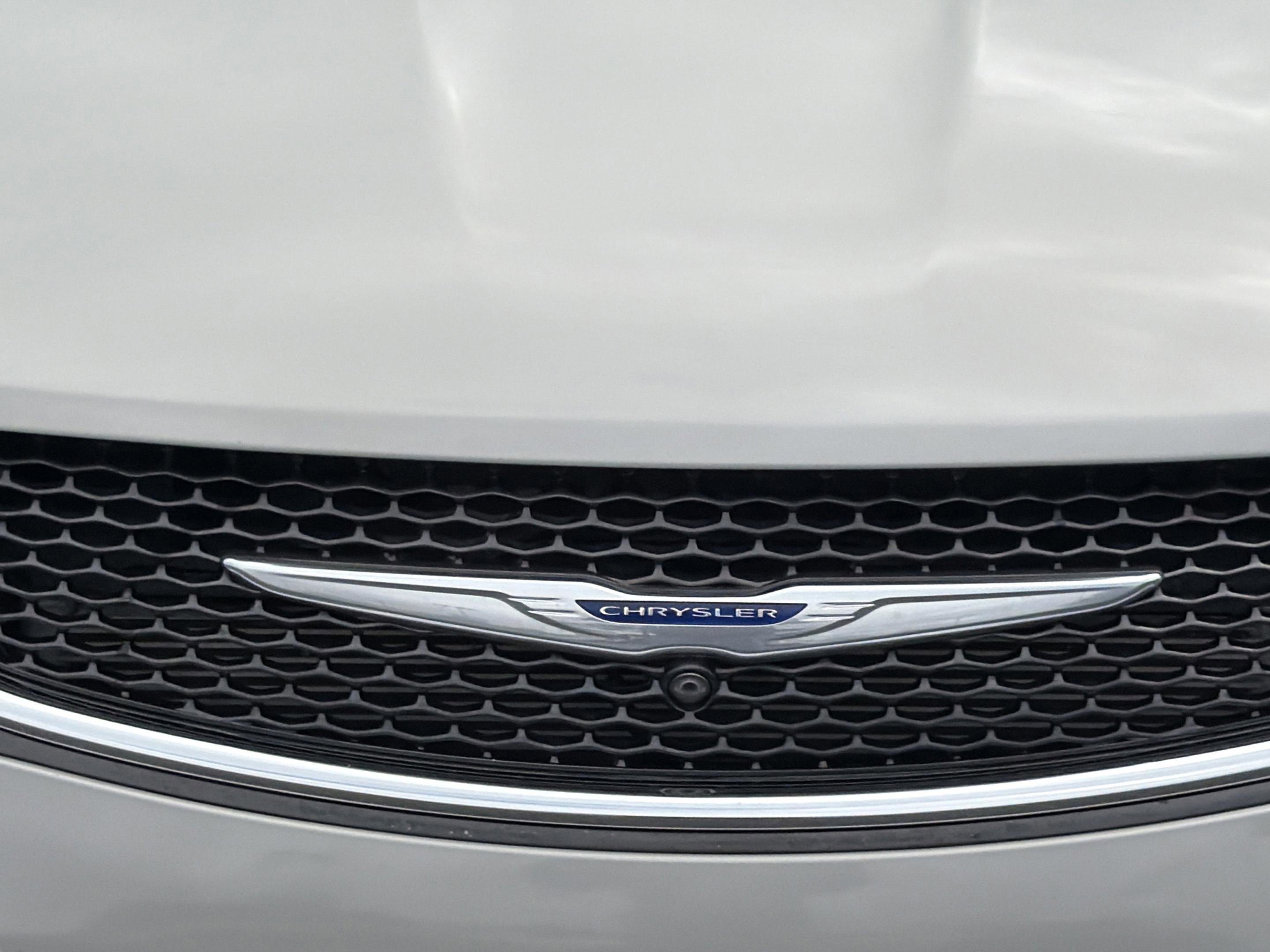 Used 2019 Chrysler Pacifica Limited FWD image 30