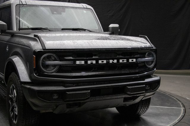 Used 2023 Ford Bronco Outer Banks image 3