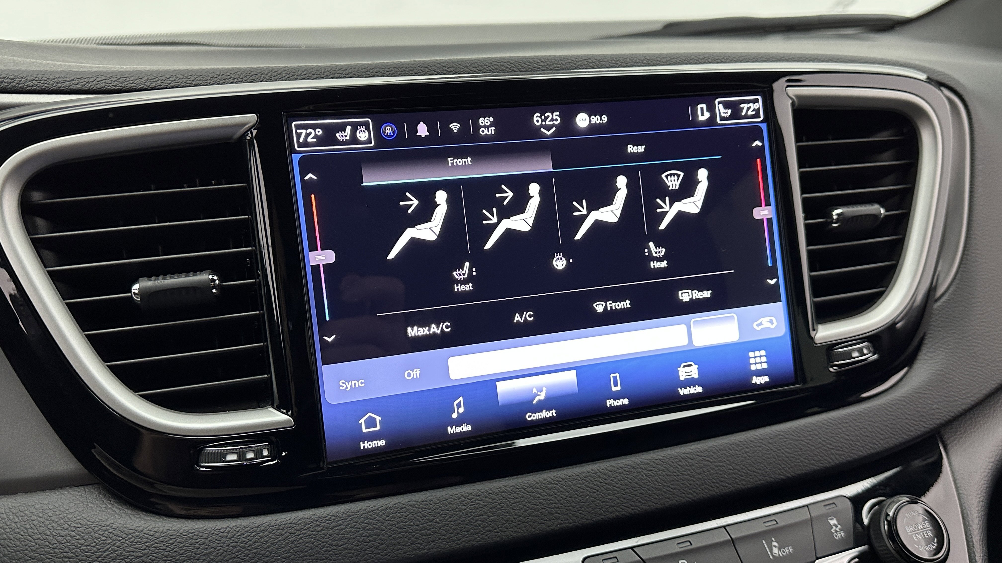 Used 2025 Chrysler Pacifica Select image 16