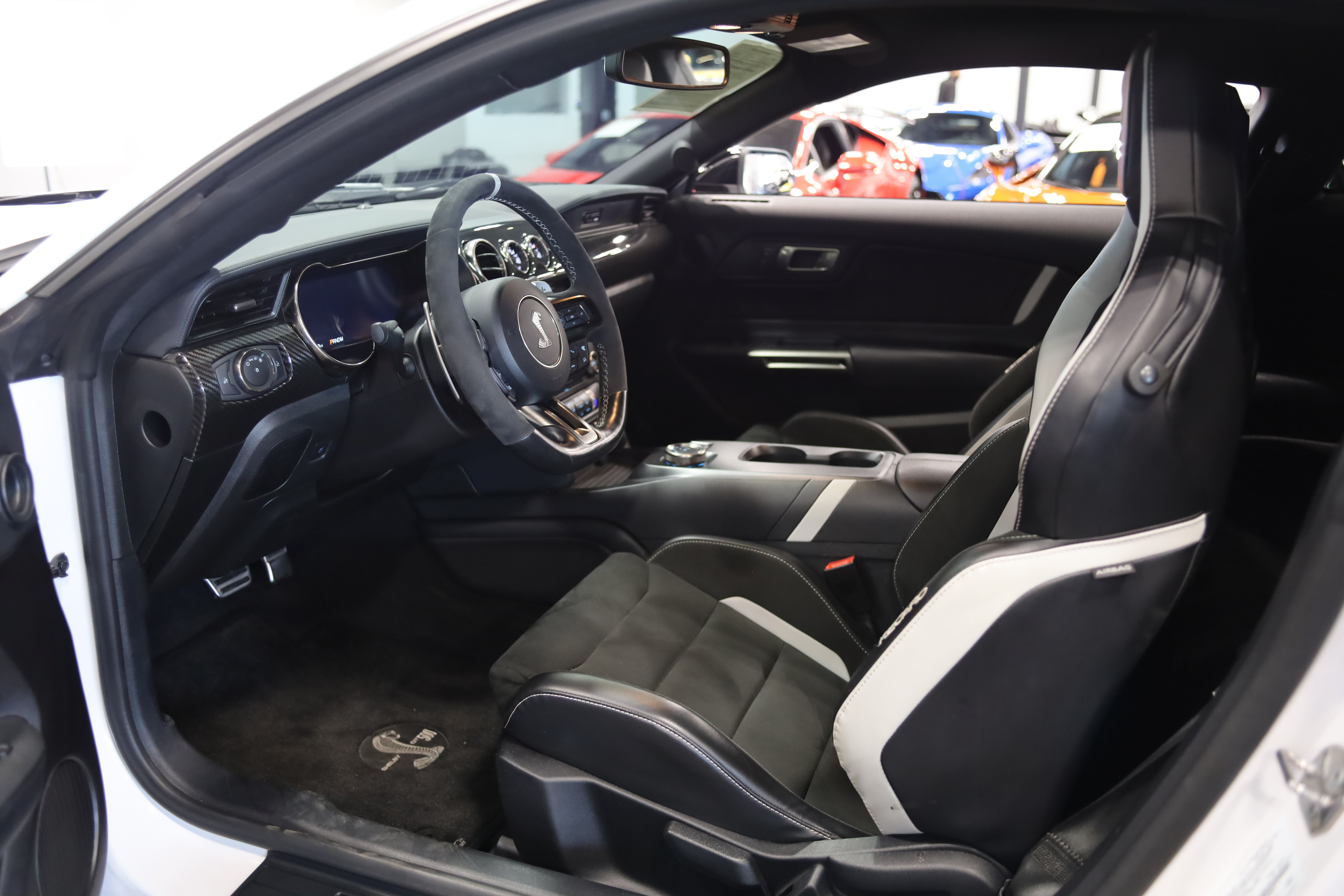 Used 2021 Ford Mustang Shelby GT500 w/ Carbon Fiber Track Pack RWD image 16