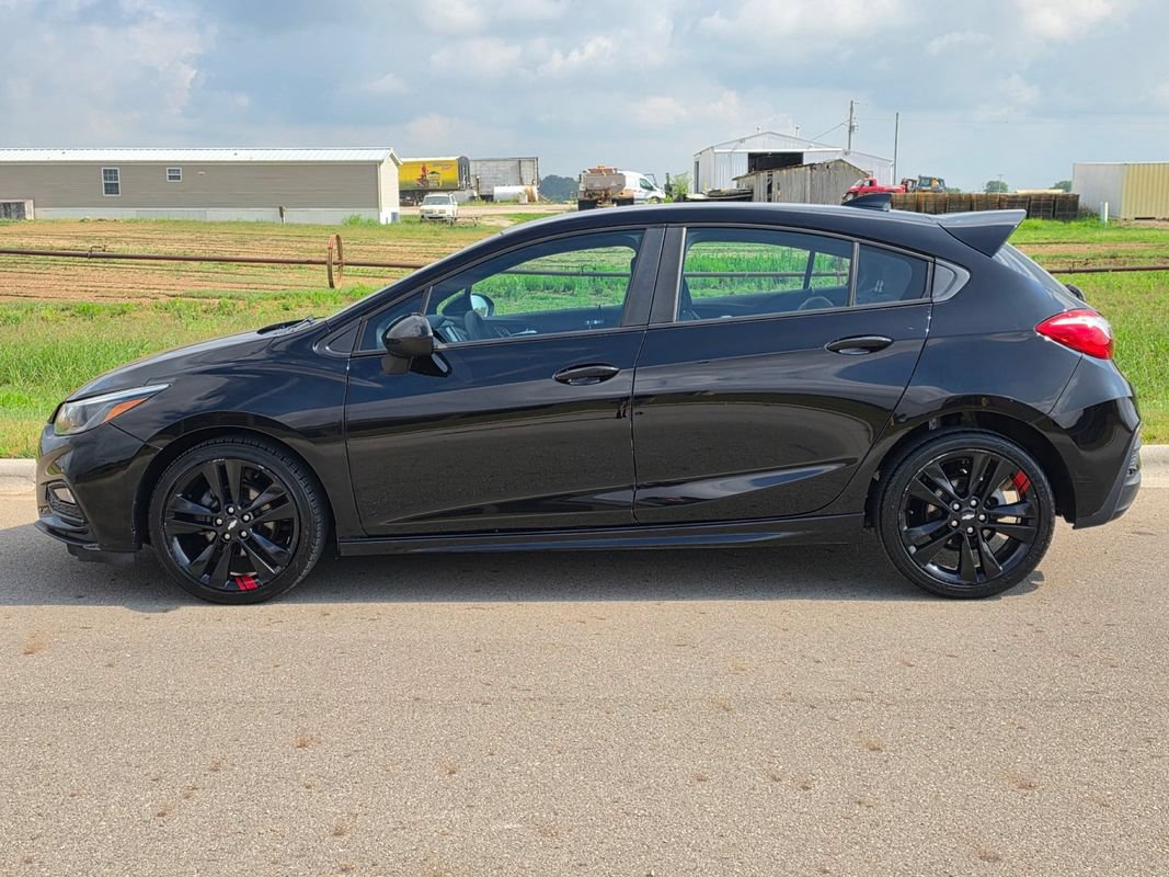 Used 2018 Chevrolet Cruze LT w/ Redline Edition FWD image 9