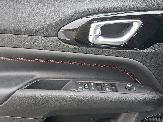 Used 2022 Jeep Compass Trailhawk w/ Trailhawk Convenience Group AWD/4WD image 14