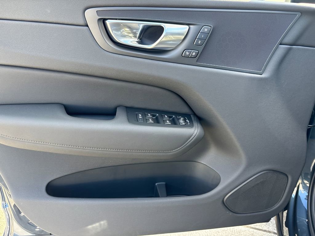 New 2026 Volvo XC60 B5 Plus image 6