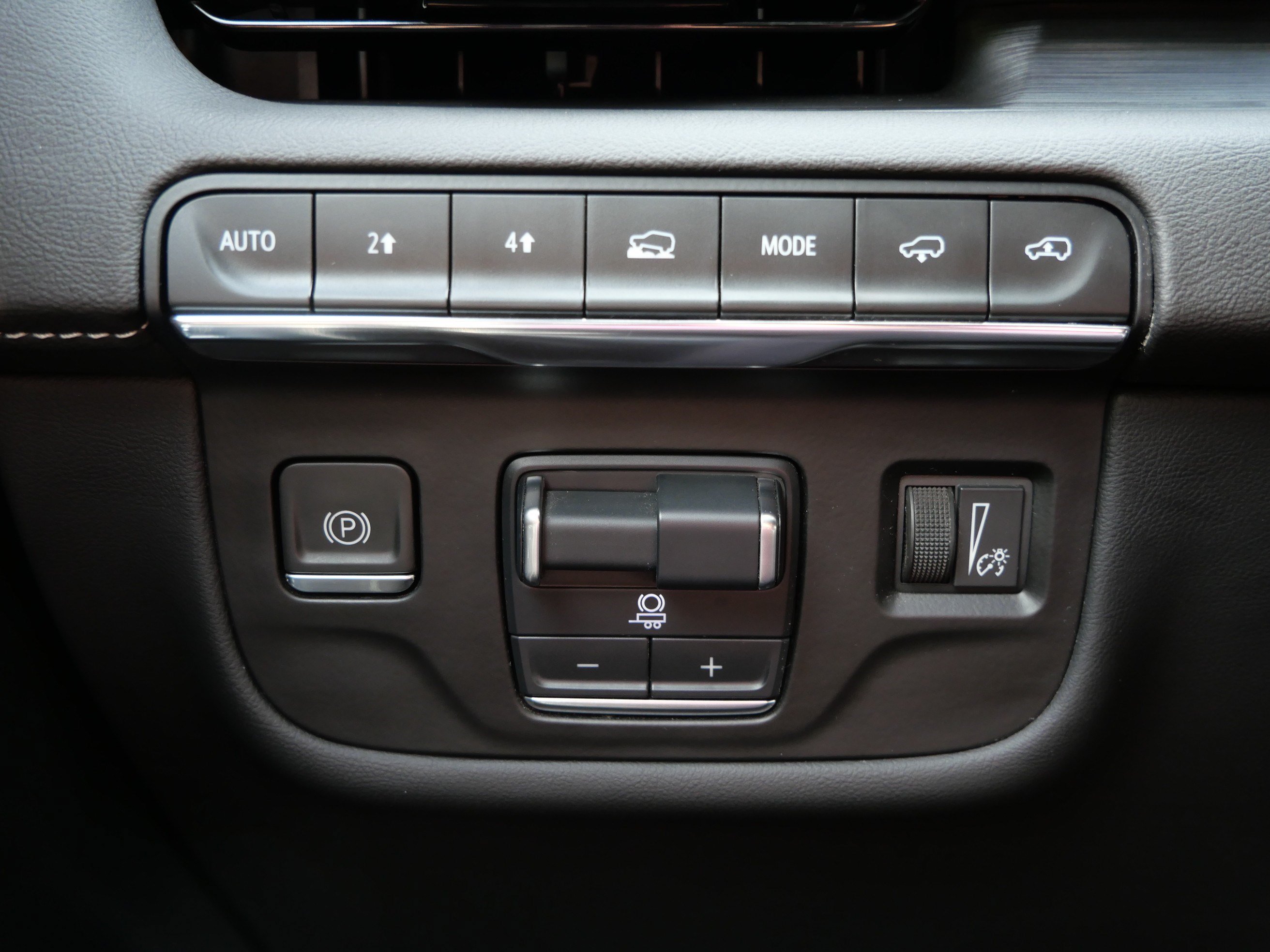 Certified 2024 Cadillac Escalade Premium Luxury w/ Performance Package AWD/4WD image 26
