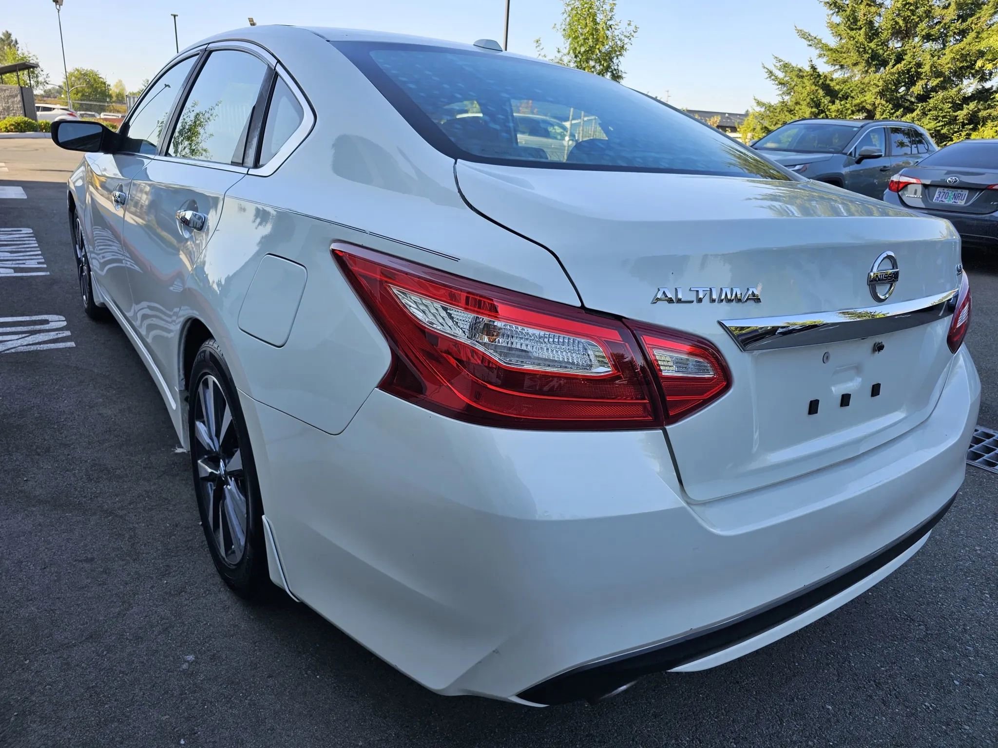 Used 2016 Nissan Altima 2.5 SV w/ Convenience Package image 3