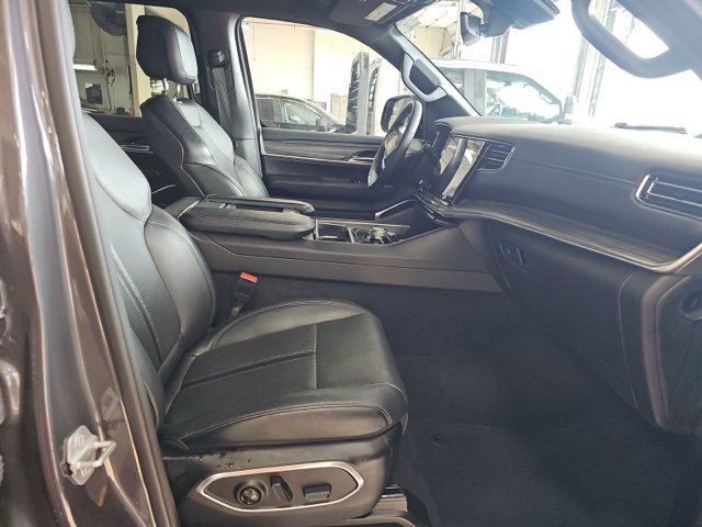 Used 2023 Jeep Wagoneer Series II AWD/4WD image 10