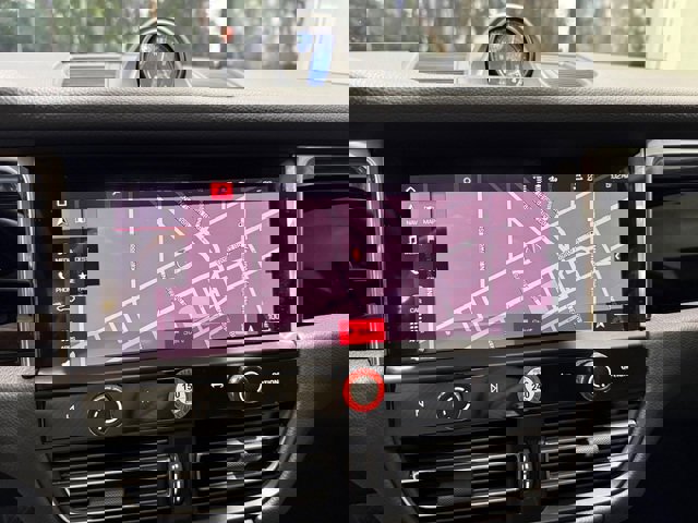 Used 2025 Porsche Macan image 19