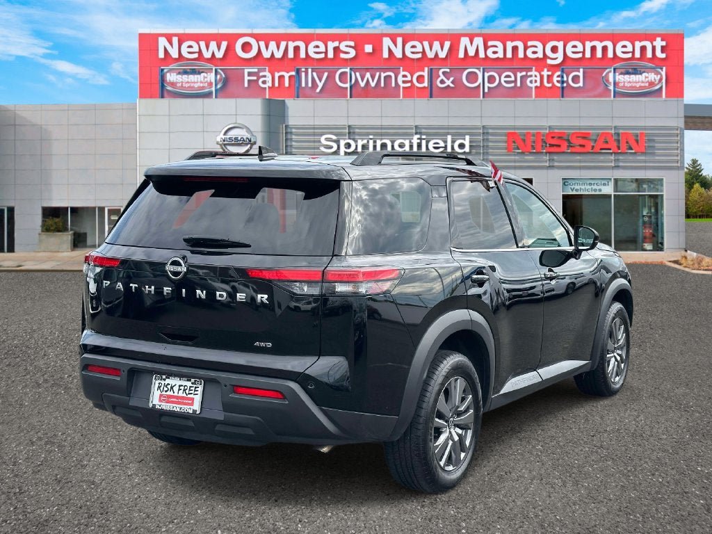 Used 2025 Nissan Pathfinder SV AWD/4WD image 5