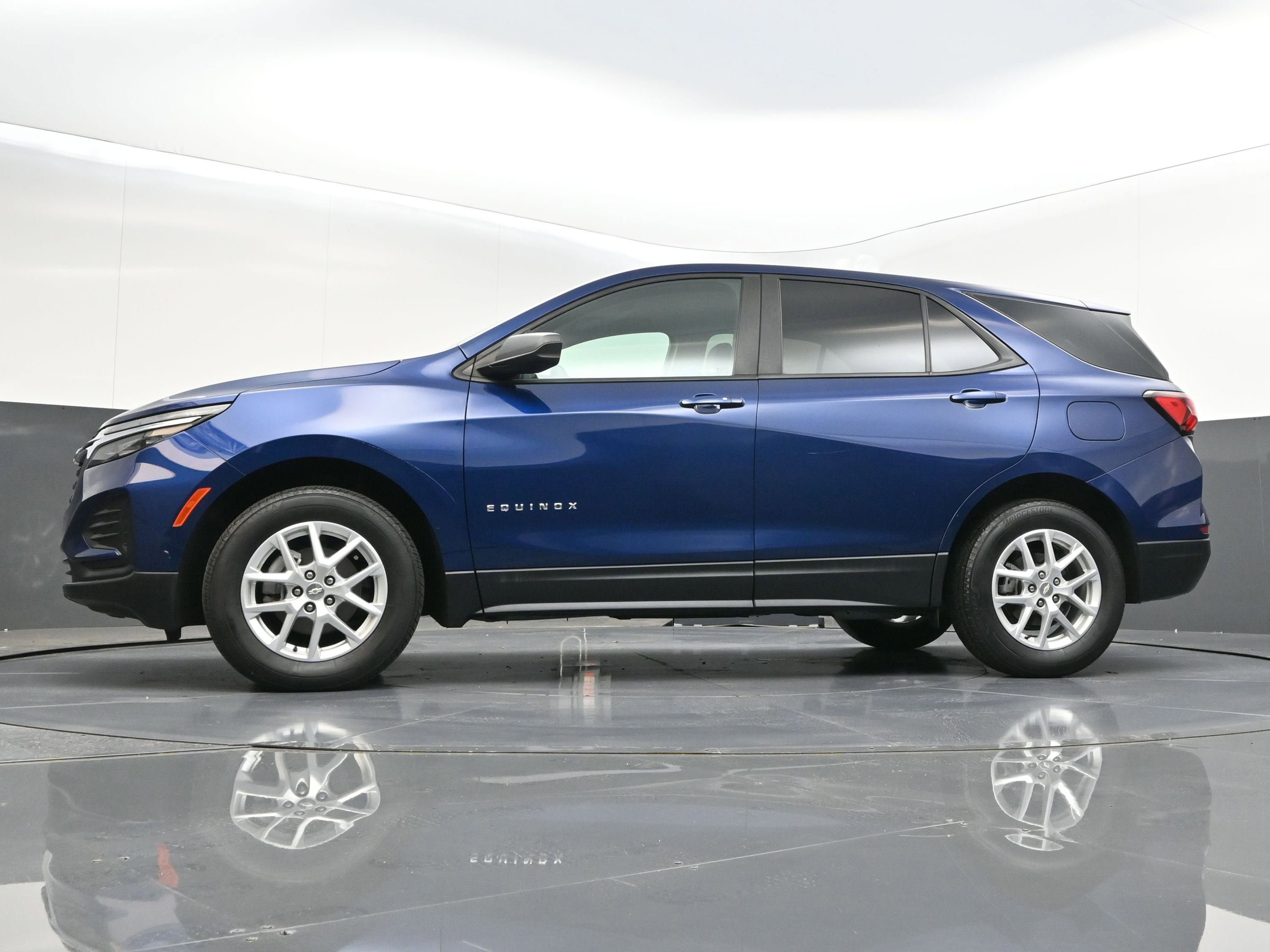 Certified 2022 Chevrolet Equinox LS w/ LS Convenience Package AWD/4WD image 38