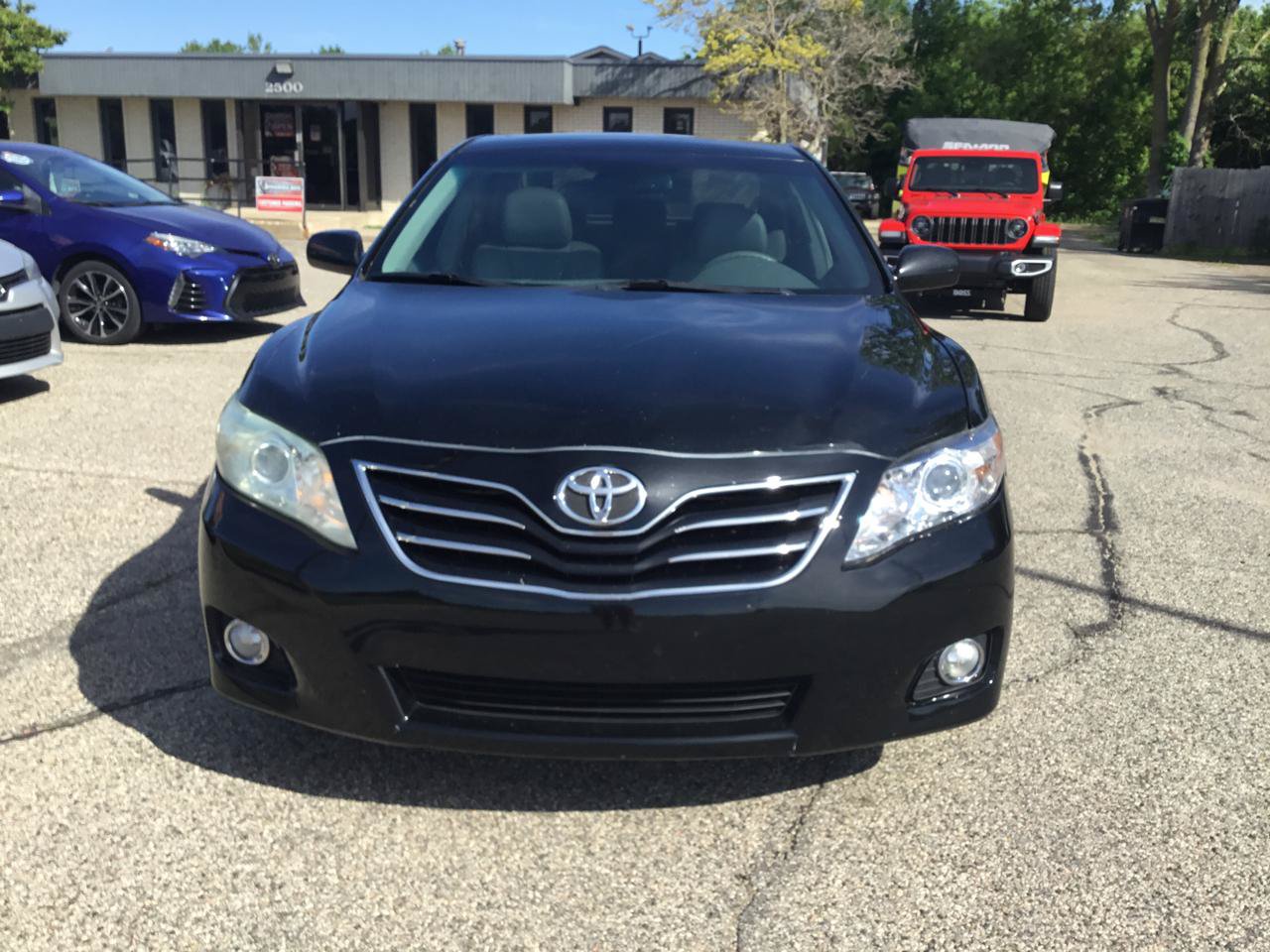 Used 2010 Toyota Camry XLE FWD image 3