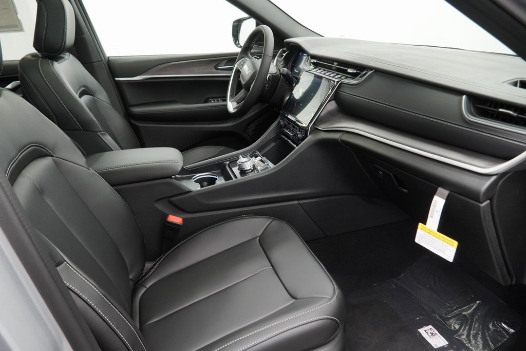 New 2025 Jeep Grand Cherokee Limited image 35