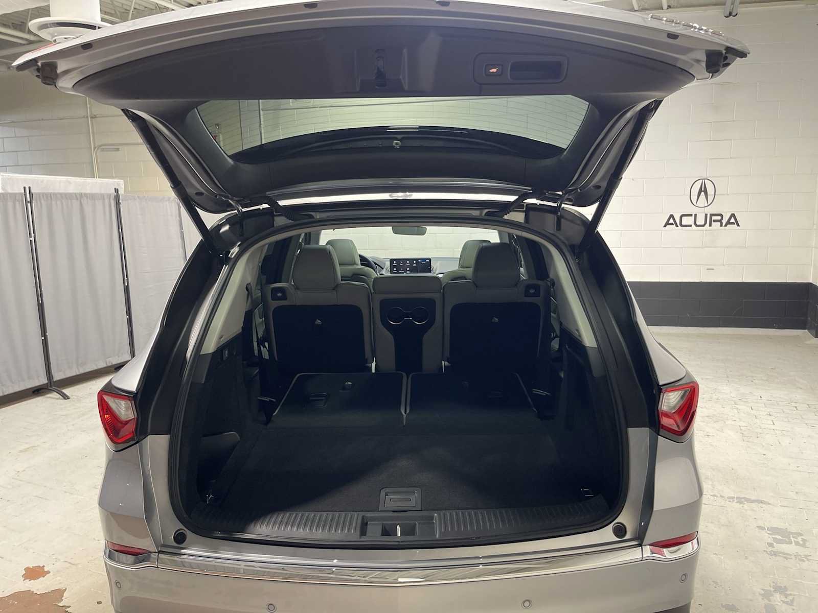 Certified 2024 Acura MDX w/ Technology Package AWD/4WD image 19