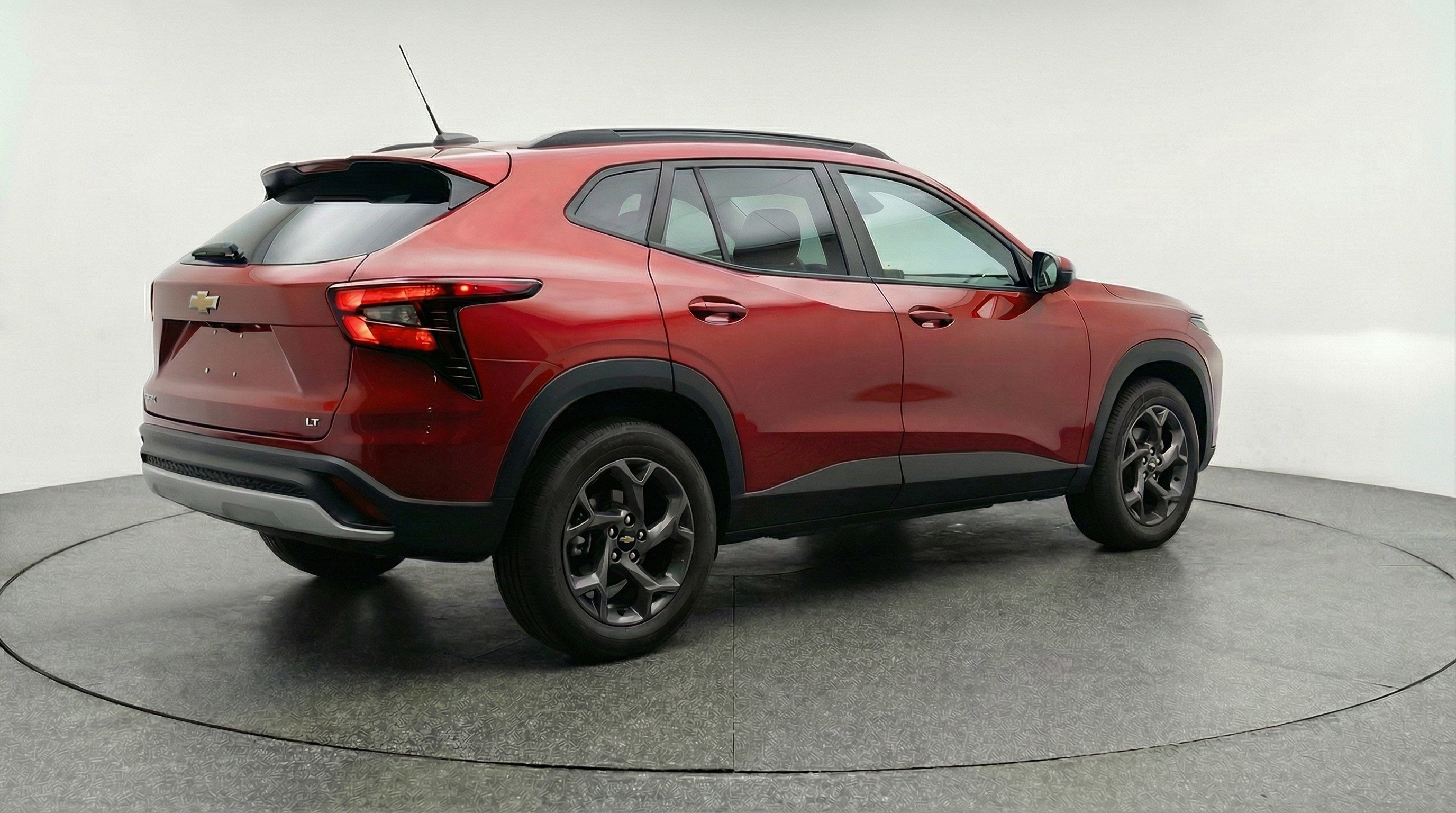 Used 2025 Chevrolet Trax LT FWD image 9
